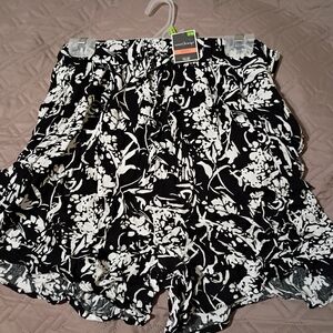 NWT West Loop Monochrome Floral Women's Shorts
